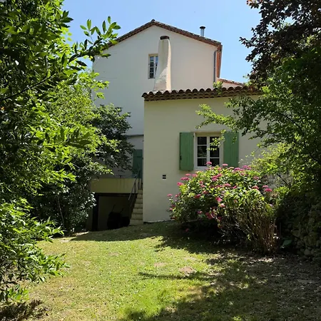 Les Cèdres